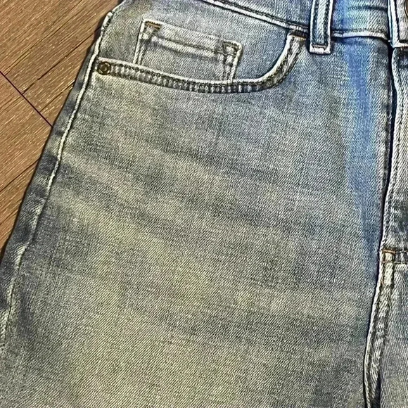 NWT Lee Jean Shorts size 6. - Picture 3 of 10